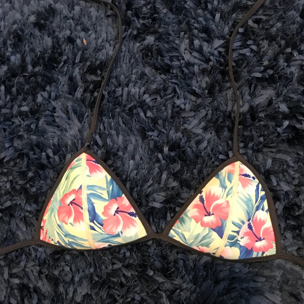 Reversible bikini top
